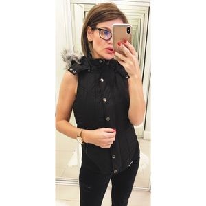 Lorna Jane Candy Hooded Puffa Vest in Black